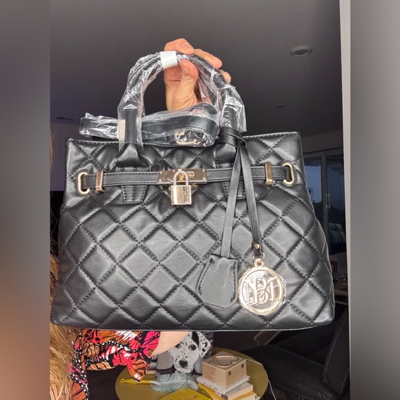 Badgley Mischka Diamond Quilt Faux Leather Bag with lock - Picture 8 of 12